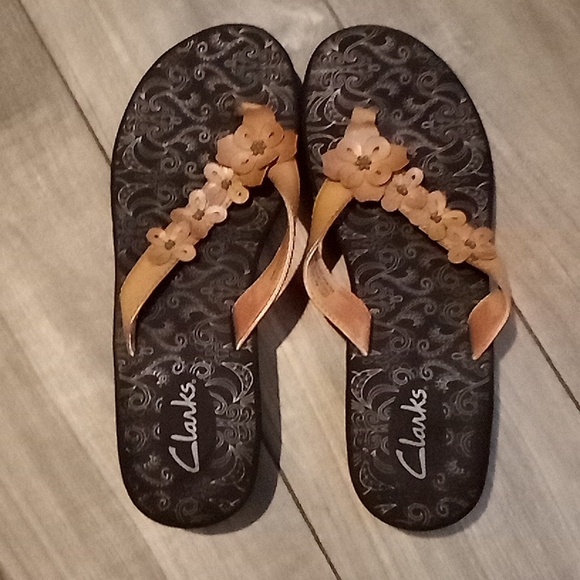 Clarks Sandals Sz 9 M - Picture 1 of 8